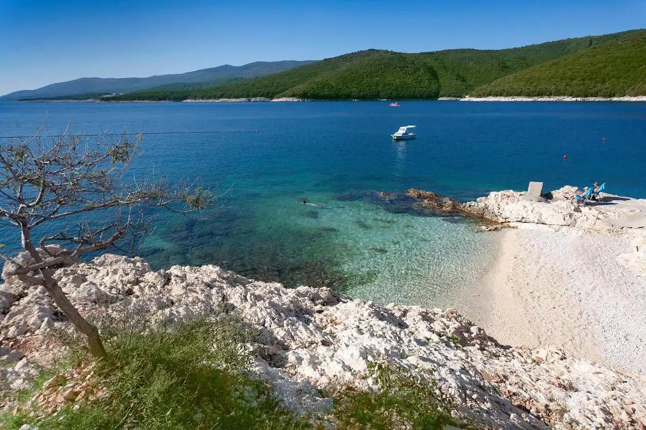 E&T Apartments With A Beautiful Pool Rabac Esterno foto