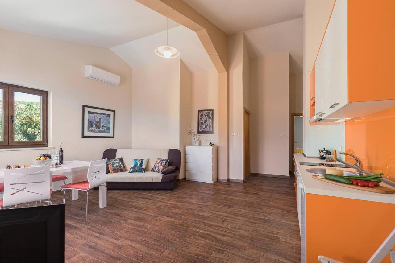 E&T Apartments With A Beautiful Pool Rabac Esterno foto