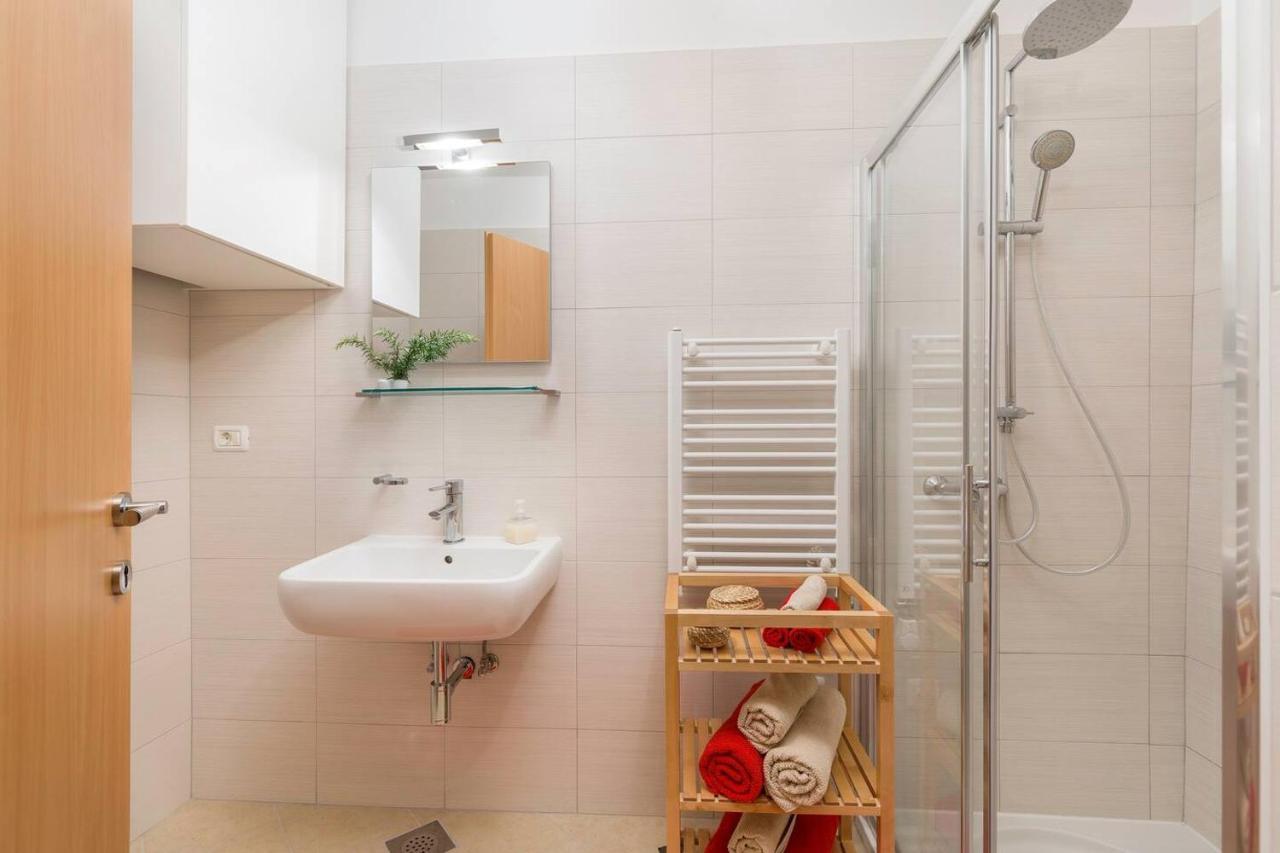 E&T Apartments With A Beautiful Pool Rabac Esterno foto