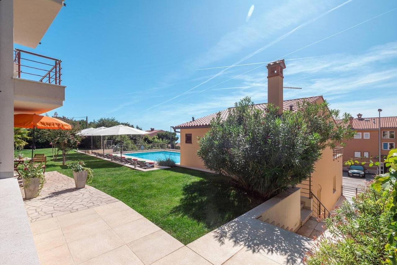 E&T Apartments With A Beautiful Pool Rabac Esterno foto
