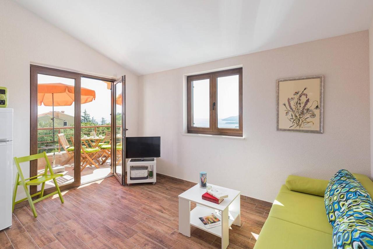 E&T Apartments With A Beautiful Pool Rabac Esterno foto