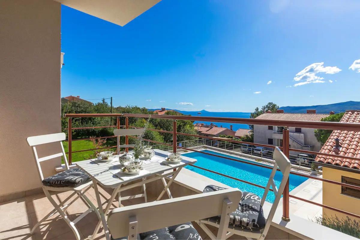 E&T Apartments With A Beautiful Pool Rabac Camera foto