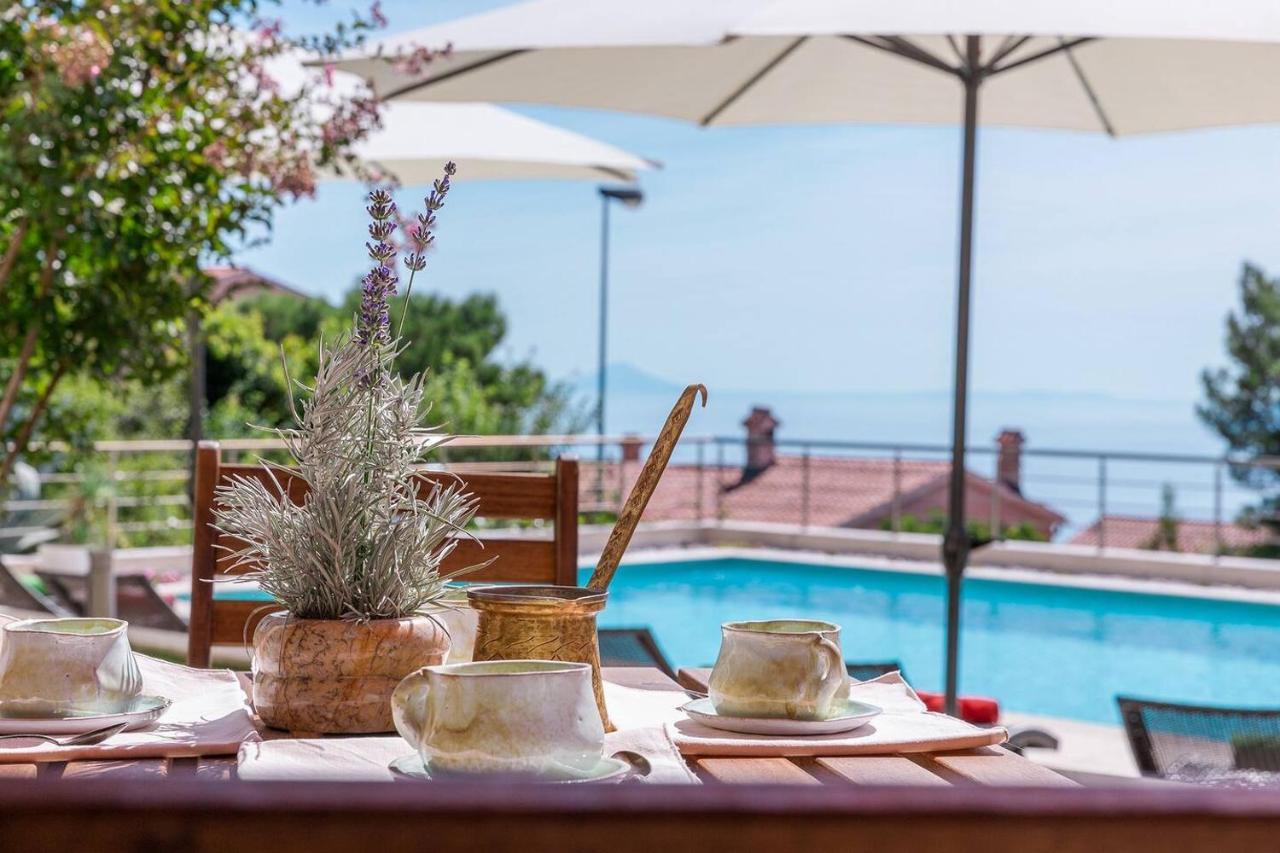 E&T Apartments With A Beautiful Pool Rabac Esterno foto