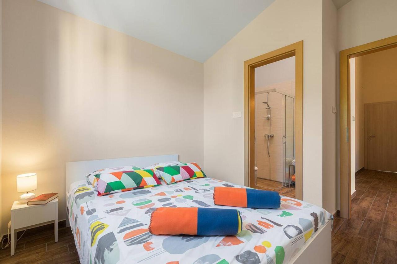 E&T Apartments With A Beautiful Pool Rabac Esterno foto