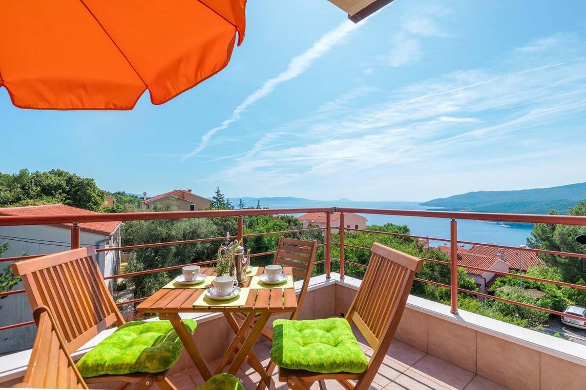 E&T Apartments With A Beautiful Pool Rabac Esterno foto
