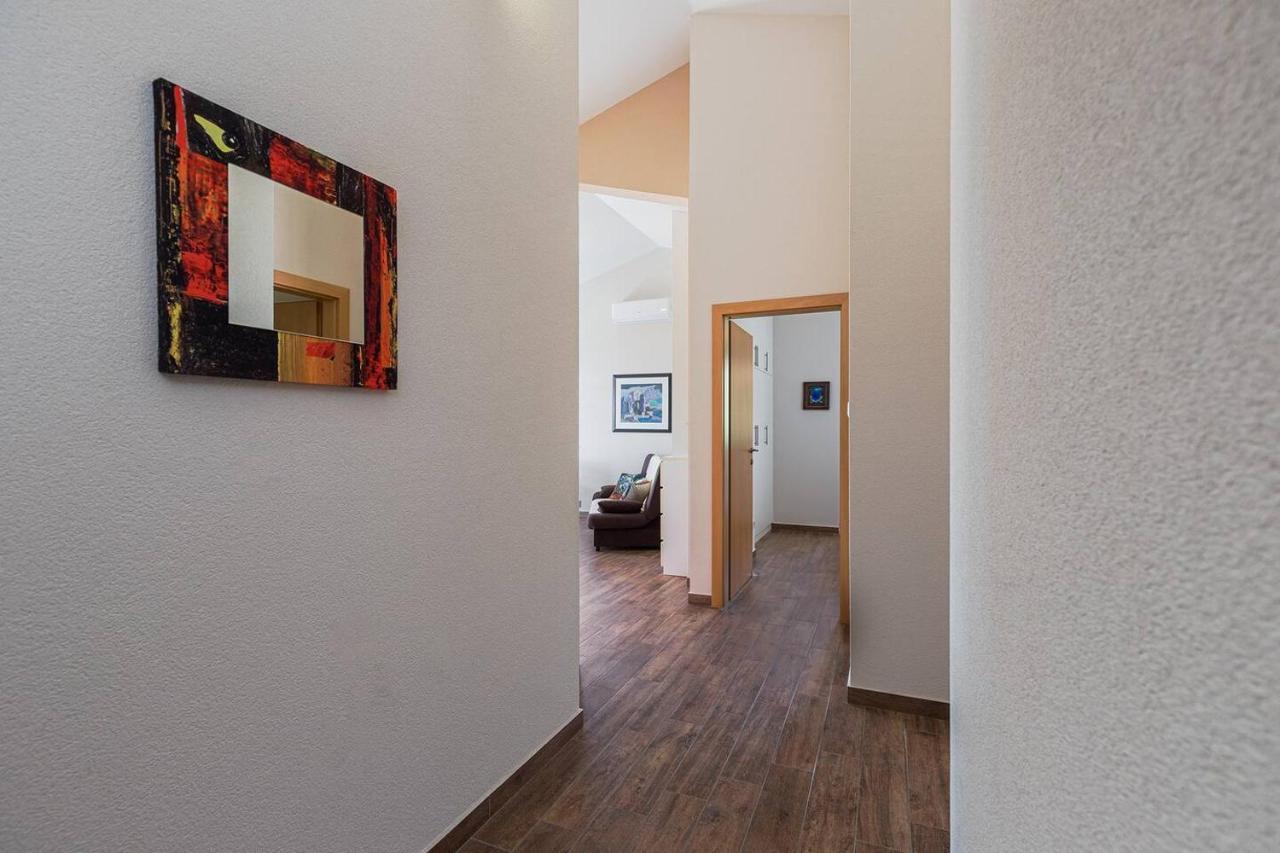 E&T Apartments With A Beautiful Pool Rabac Esterno foto