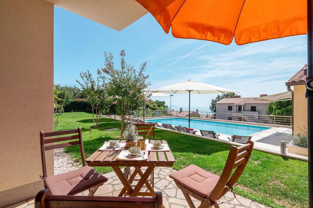E&T Apartments With A Beautiful Pool Rabac Esterno foto
