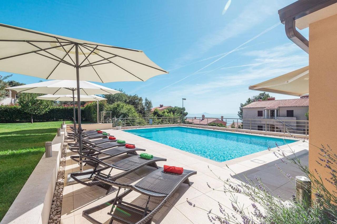 E&T Apartments With A Beautiful Pool Rabac Esterno foto