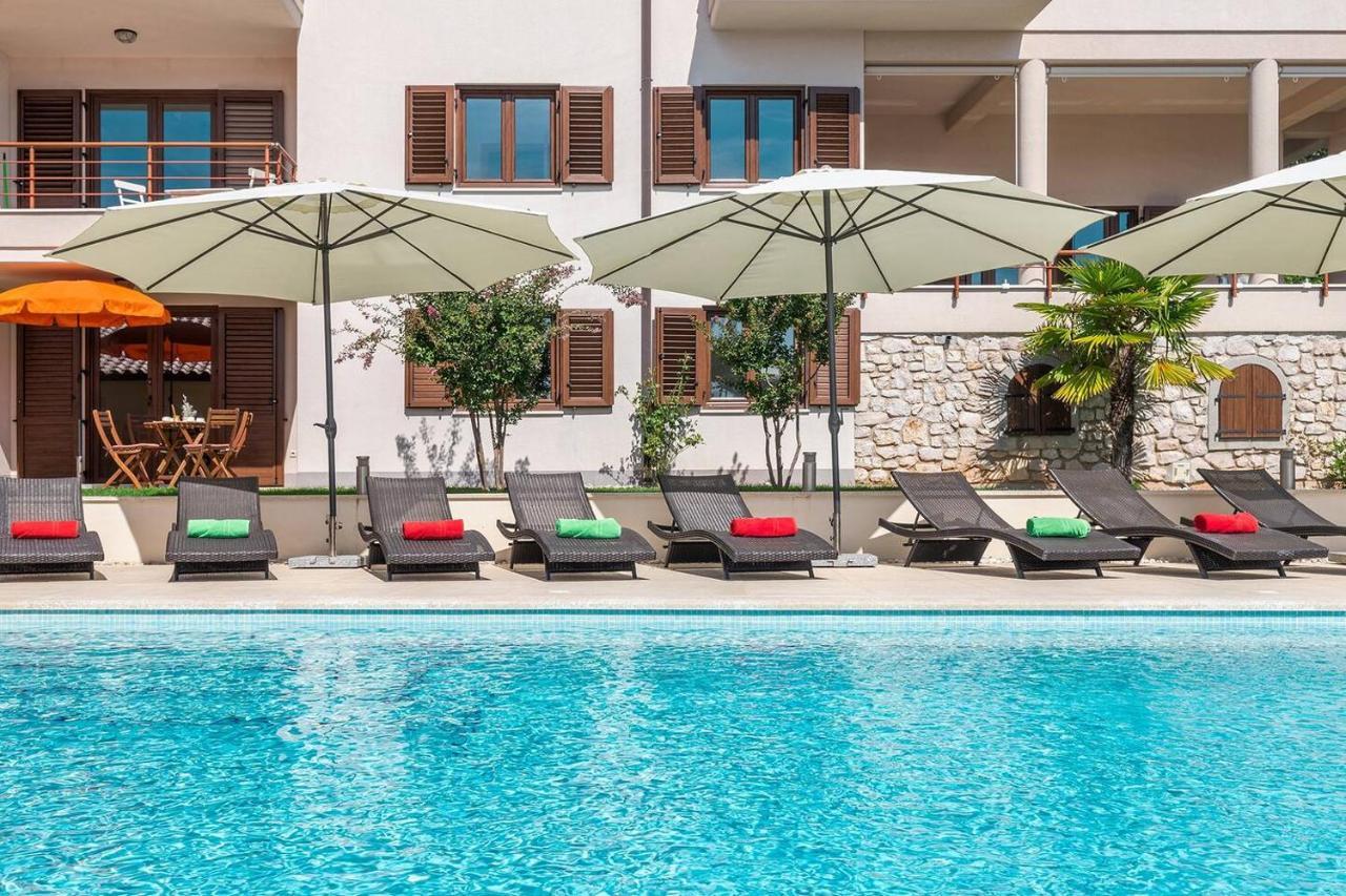 E&T Apartments With A Beautiful Pool Rabac Esterno foto