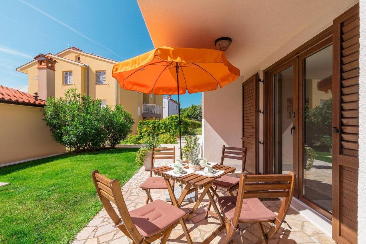 E&T Apartments With A Beautiful Pool Rabac Esterno foto