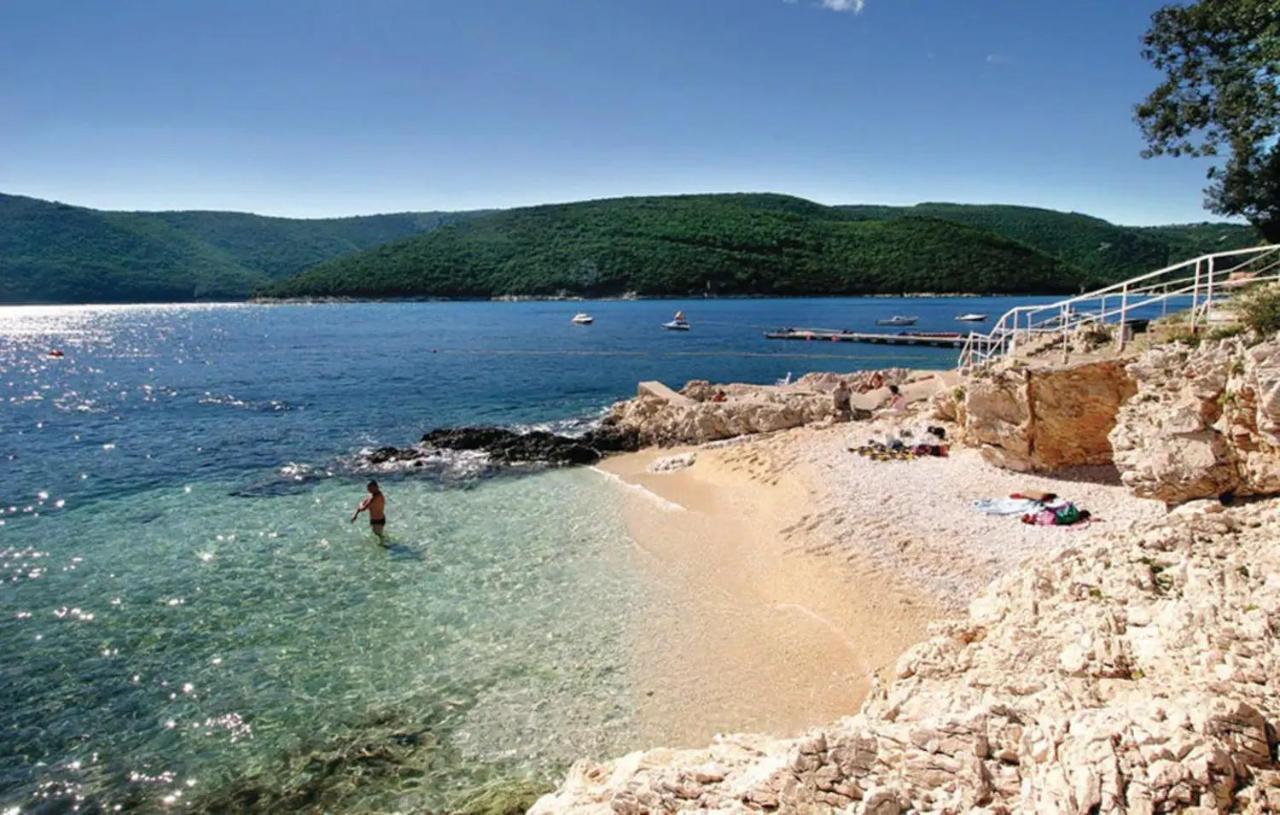 E&T Apartments With A Beautiful Pool Rabac Esterno foto