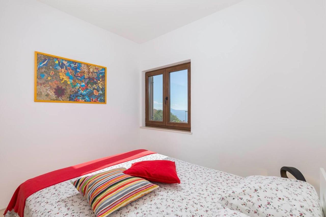 E&T Apartments With A Beautiful Pool Rabac Esterno foto