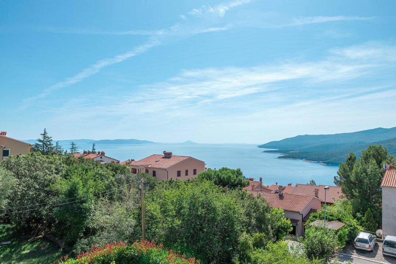 E&T Apartments With A Beautiful Pool Rabac Esterno foto