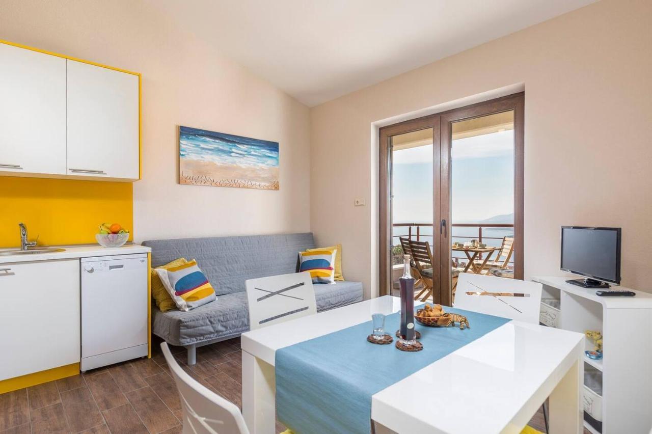 E&T Apartments With A Beautiful Pool Rabac Esterno foto