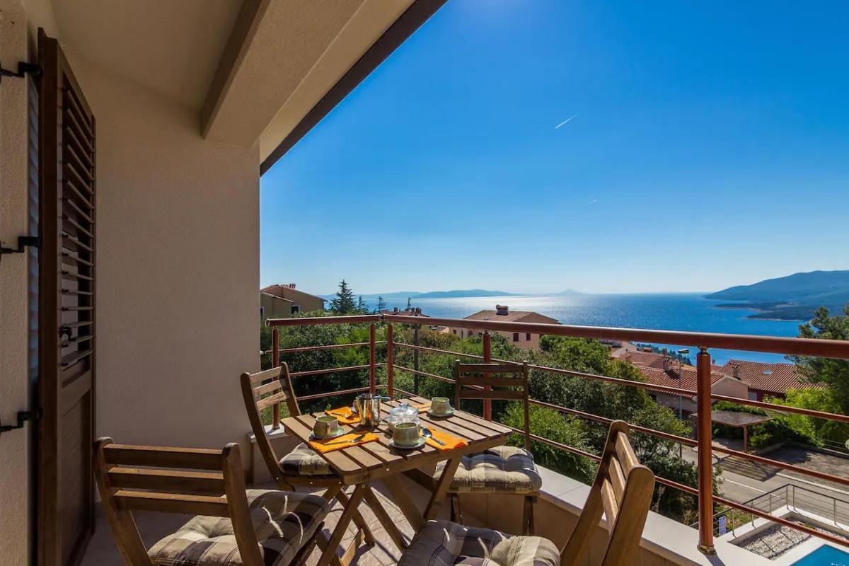 E&T Apartments With A Beautiful Pool Rabac Esterno foto
