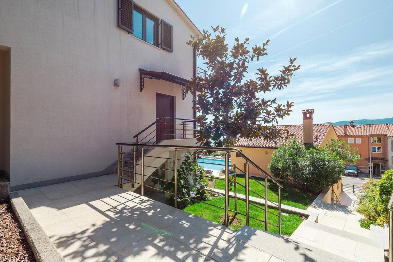 E&T Apartments With A Beautiful Pool Rabac Esterno foto