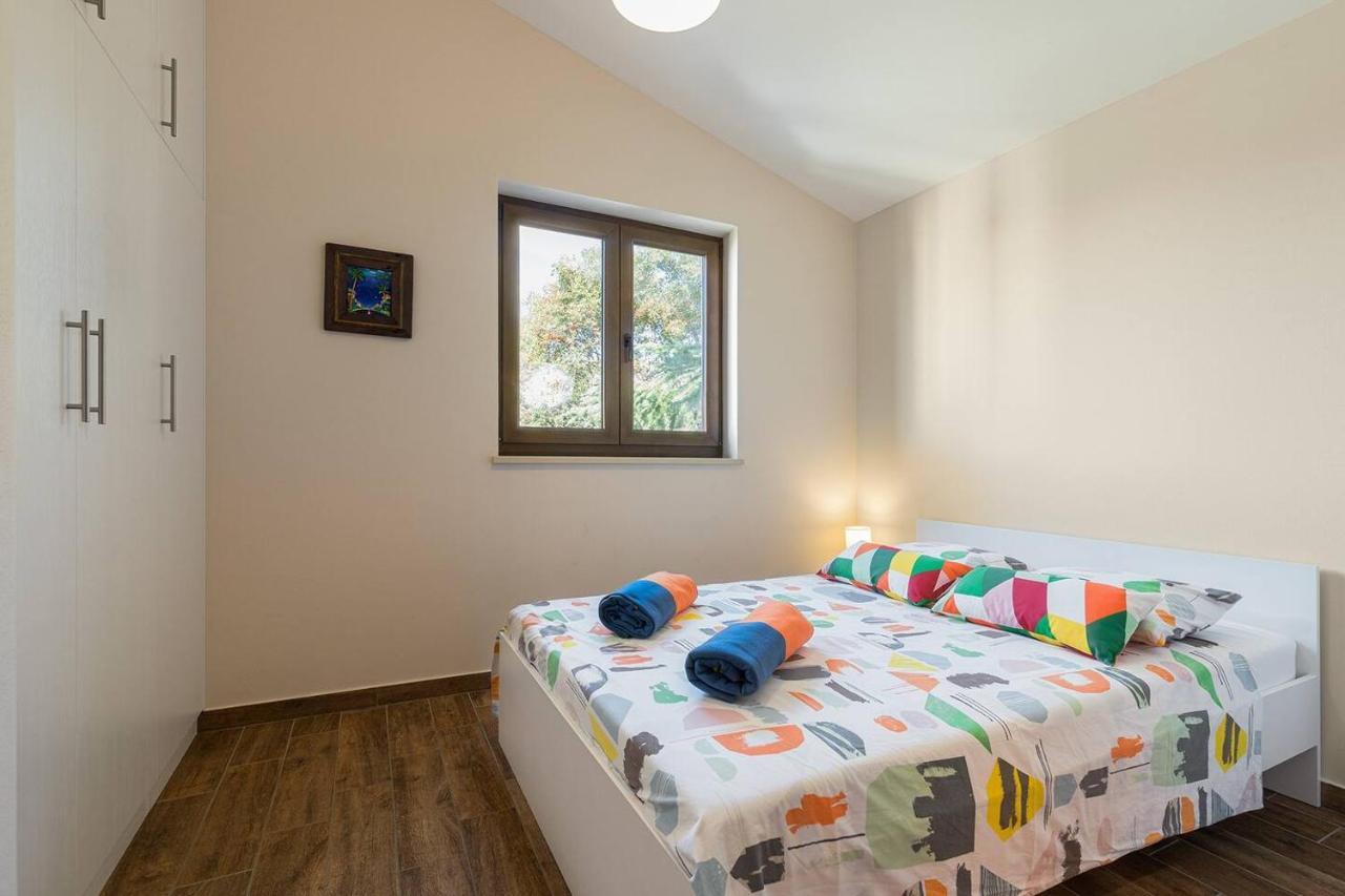 E&T Apartments With A Beautiful Pool Rabac Esterno foto
